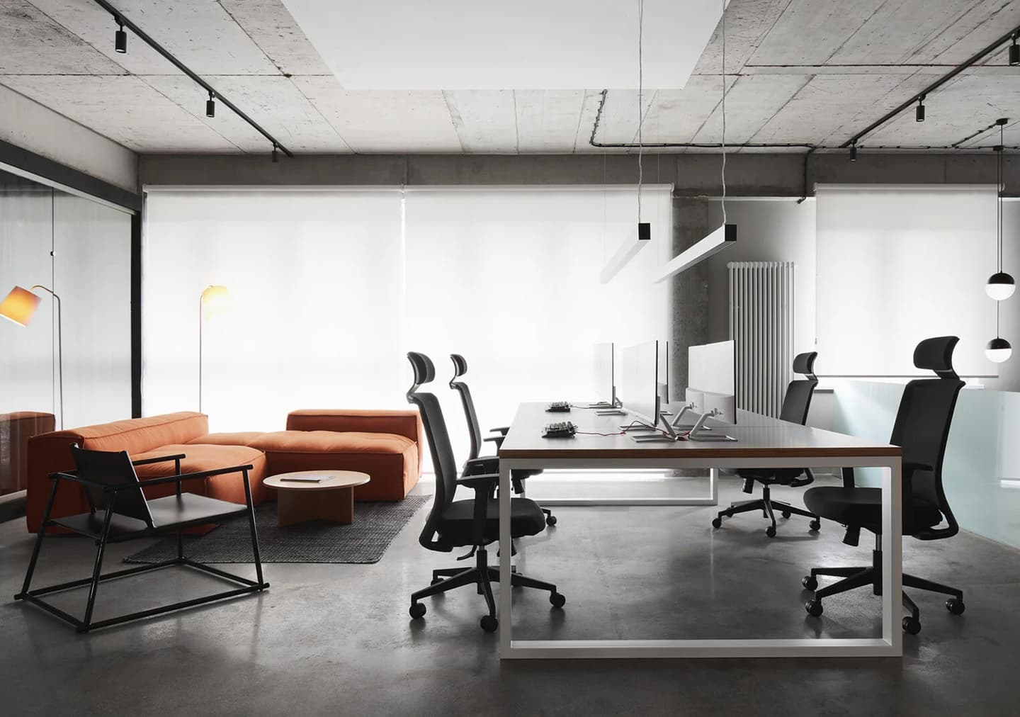 Индустриальные мотивы и умное зонирование в интерьере офиса IT-компании – проект LINE DESIGN STUDIO