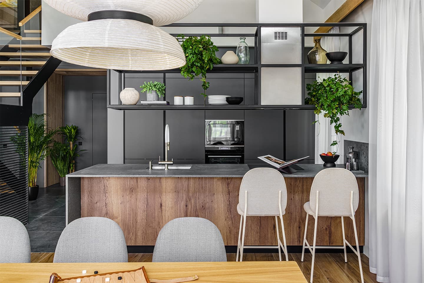 Интерьер современного дома для жизни в окружении природы — проект Евгении Абориной и Александра Сенчугова