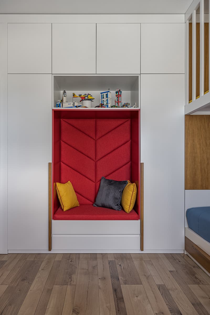 Красочные детские комнаты в интерьере челябинской квартиры – проект Елены Глининой