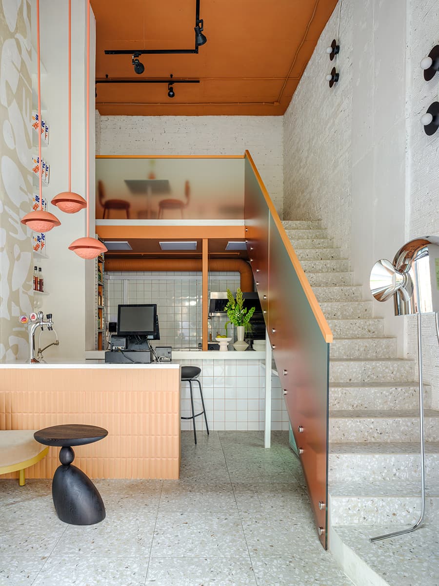 Задорный интерьер семейной пиццерии в ЖК «ЗИЛАРТ» – проект Дины Дымниковой и Даши Слушаевой