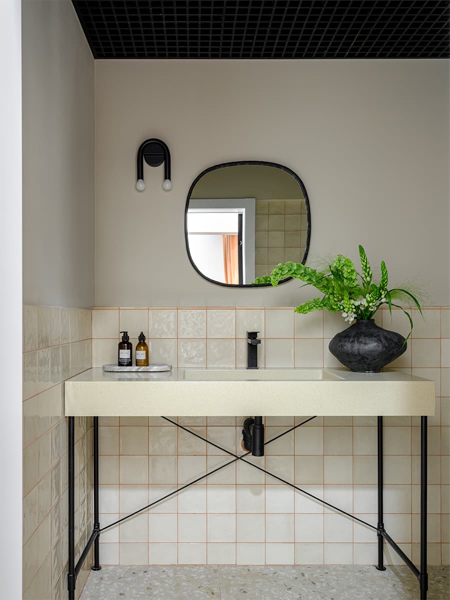 Задорный интерьер семейной пиццерии в ЖК «ЗИЛАРТ» – проект Дины Дымниковой и Даши Слушаевой