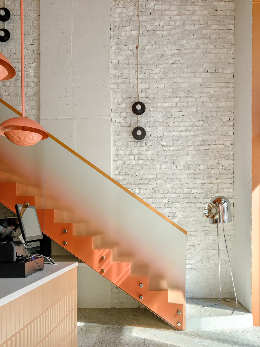 Задорный интерьер семейной пиццерии в ЖК «ЗИЛАРТ» – проект Дины Дымниковой и Даши Слушаевой