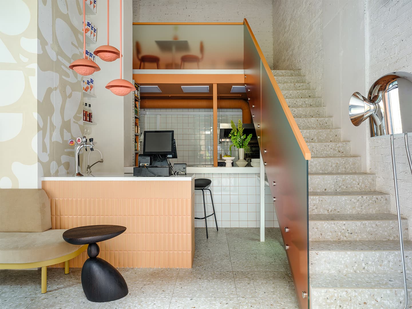 Задорный интерьер семейной пиццерии в ЖК «ЗИЛАРТ» – проект Дины Дымниковой и Даши Слушаевой