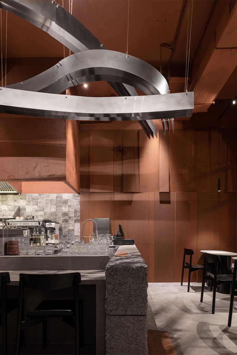 «Эффект бабочки» и терракотовая палитра в интерьере паназиатского бистро – проект KIDZ Design Studio