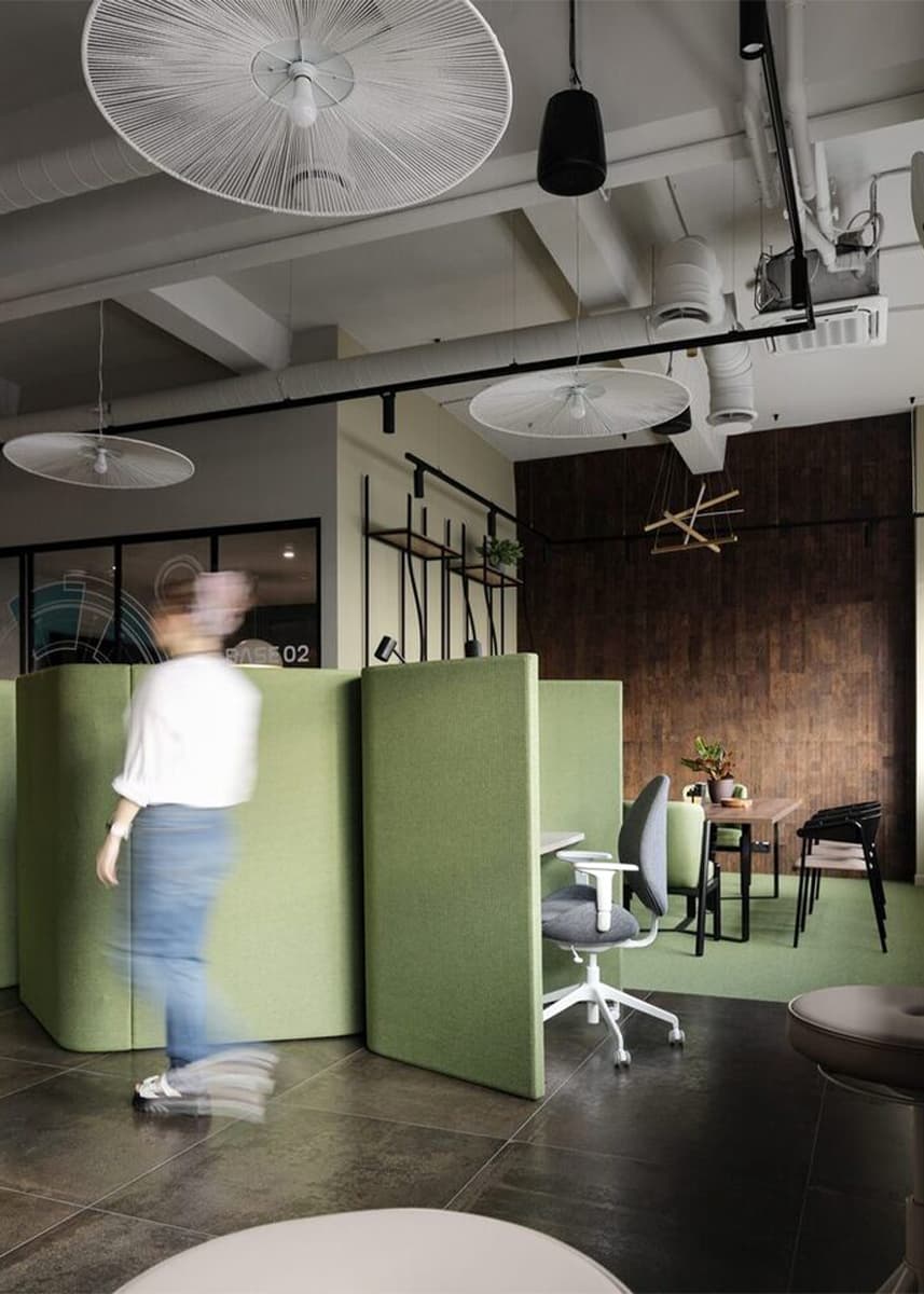 Футуристичные сюжеты и гибкая планировка в интерьере офиса – проект ENTER-ra Design Studio