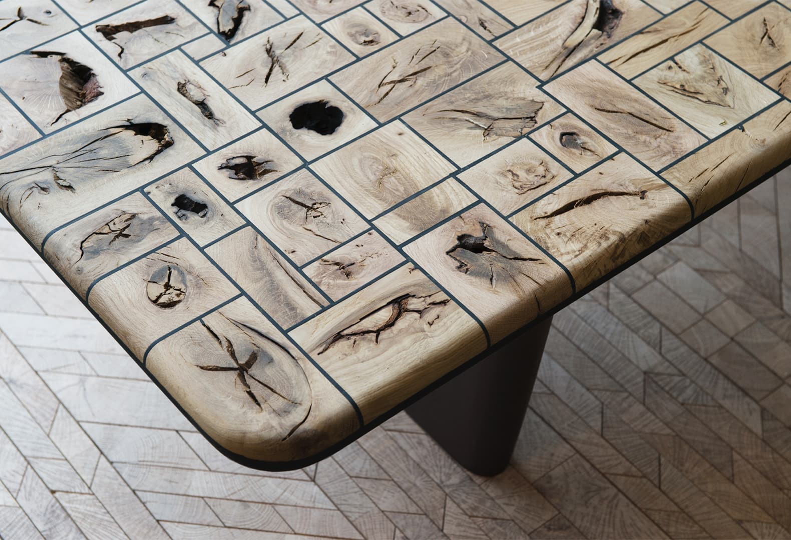 Рафаэль Наво: Стол Wood Eyes, 2017. Фото: AD interiors, Vincent Leroux