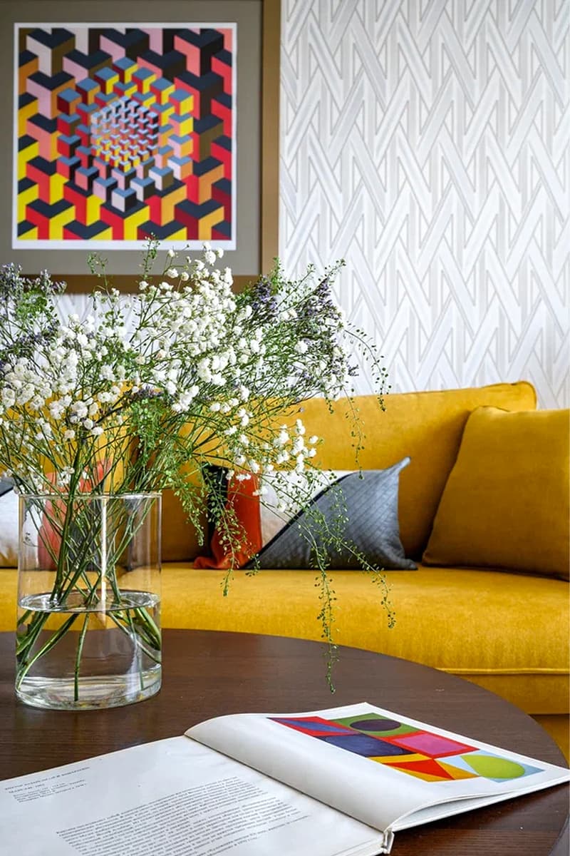 Продуманный интерьер компактной квартиры с отсылками к 60-м – проект Галины Соколовой