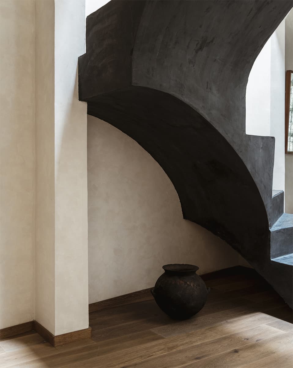 Спокойная роскошь в интерьере мексиканской квартиры для холостяка – проект Chloé Mason Gray