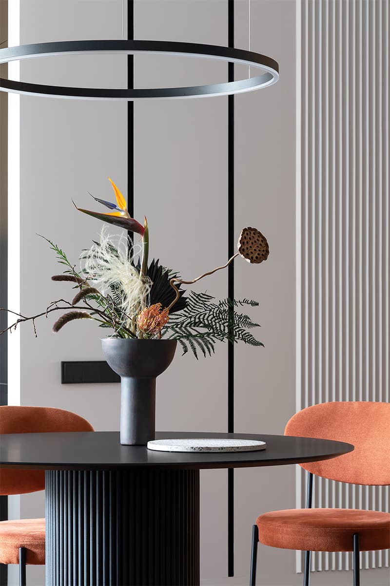 Найти пятый угол: интерьер квартиры с диагональными стенами и нелинейной планировкой – проект Ольги Божьевой