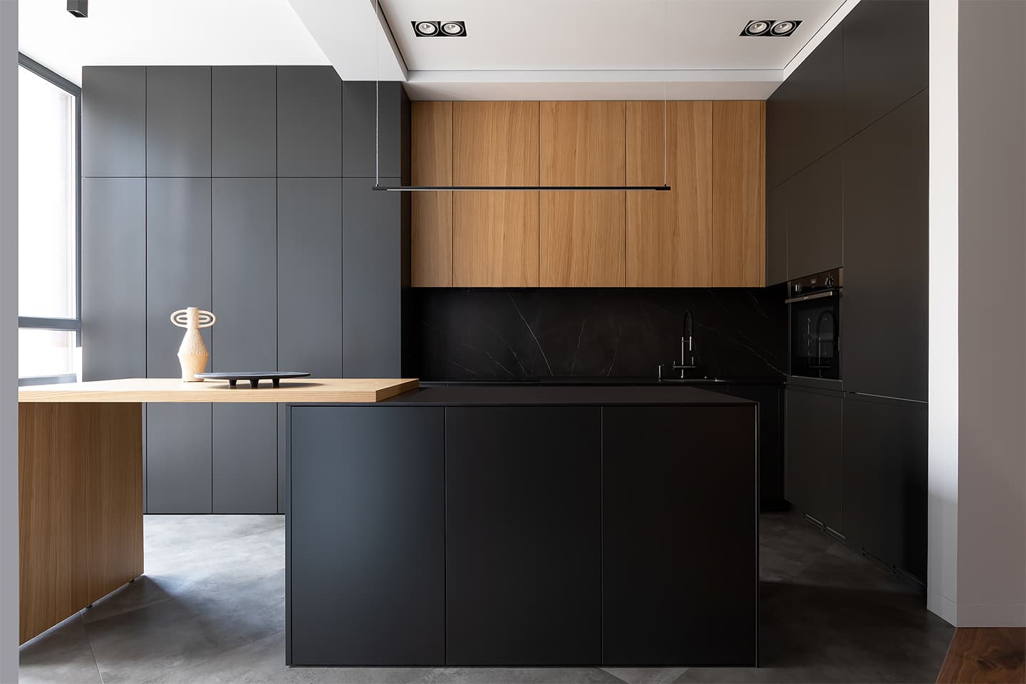 Найти пятый угол: интерьер квартиры с диагональными стенами и нелинейной планировкой – проект Ольги Божьевой