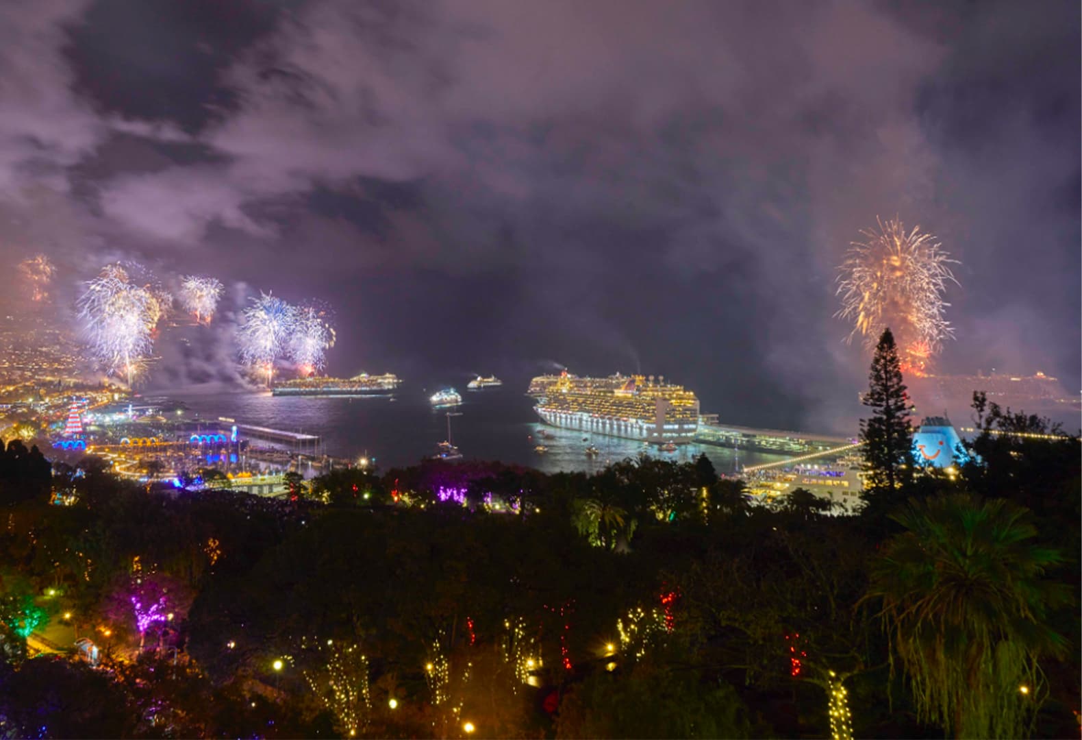 Как украшают города в разных странах. Фуншал, Мадейра, Португалия. Фото: Henrique S, Visit Madeira