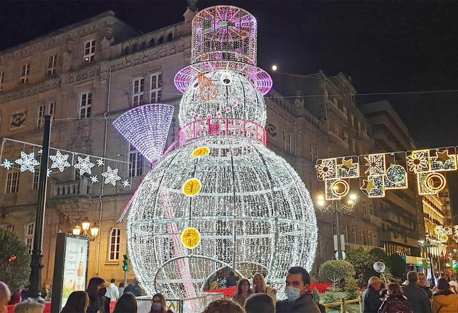 Как украшают города в разных странах. Виго, Испания. Фото: Alberto Blanco / Marta G. Brea