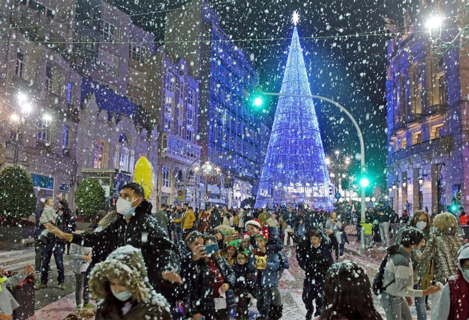 Как украшают города в разных странах. Виго, Испания. Фото: Alberto Blanco / Marta G. Brea