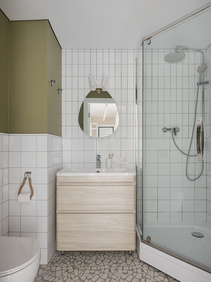 Светлый интерьер квартиры для сдачи в аренду с оливковыми и горчичными акцентами – проект LIVET Architects