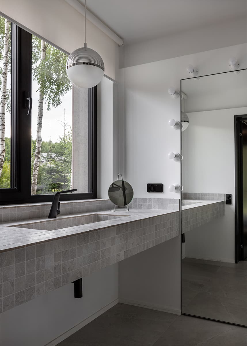 Total black интерьер для просторного загородного дома – проект ZROBIM architects