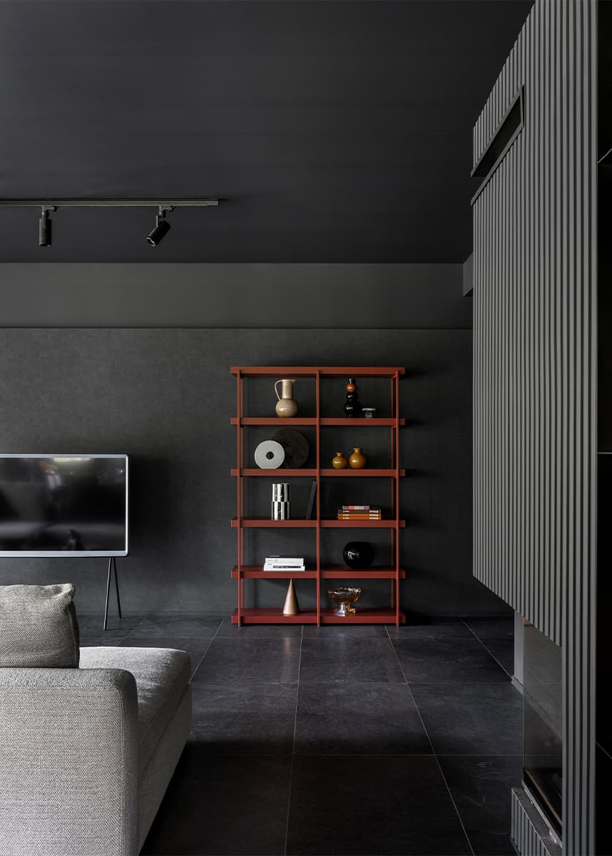 Total black интерьер для просторного загородного дома – проект ZROBIM architects