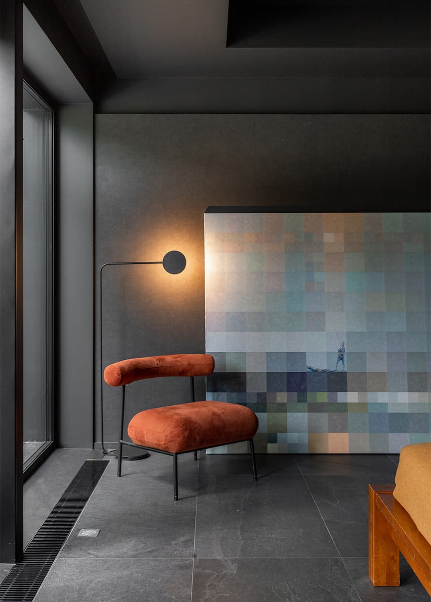 Total black интерьер для просторного загородного дома – проект ZROBIM architects