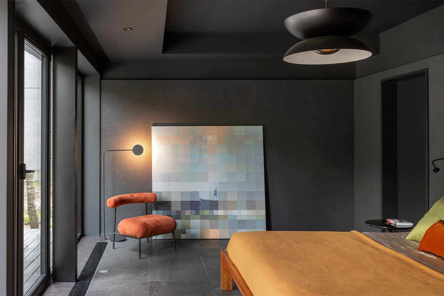 Total black интерьер для просторного загородного дома – проект ZROBIM architects