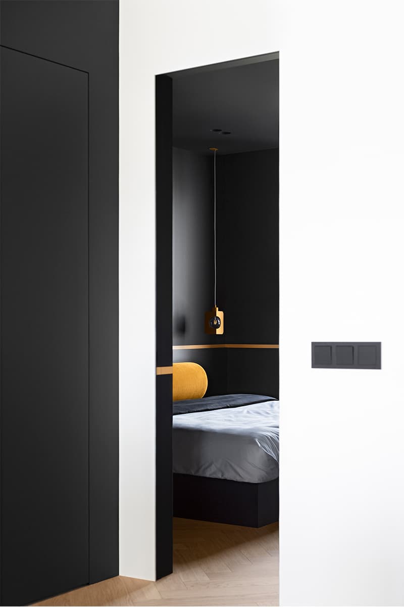 Ода функциональности: color-blocking и продуманные сценарии движения в интерьере минской квартиры – проект Михаила Курносова