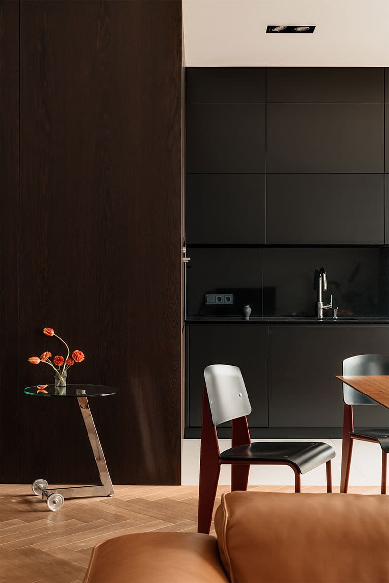 Сбалансированный интерьер с деревянными акцентами – проект Екатерины Третьяковой