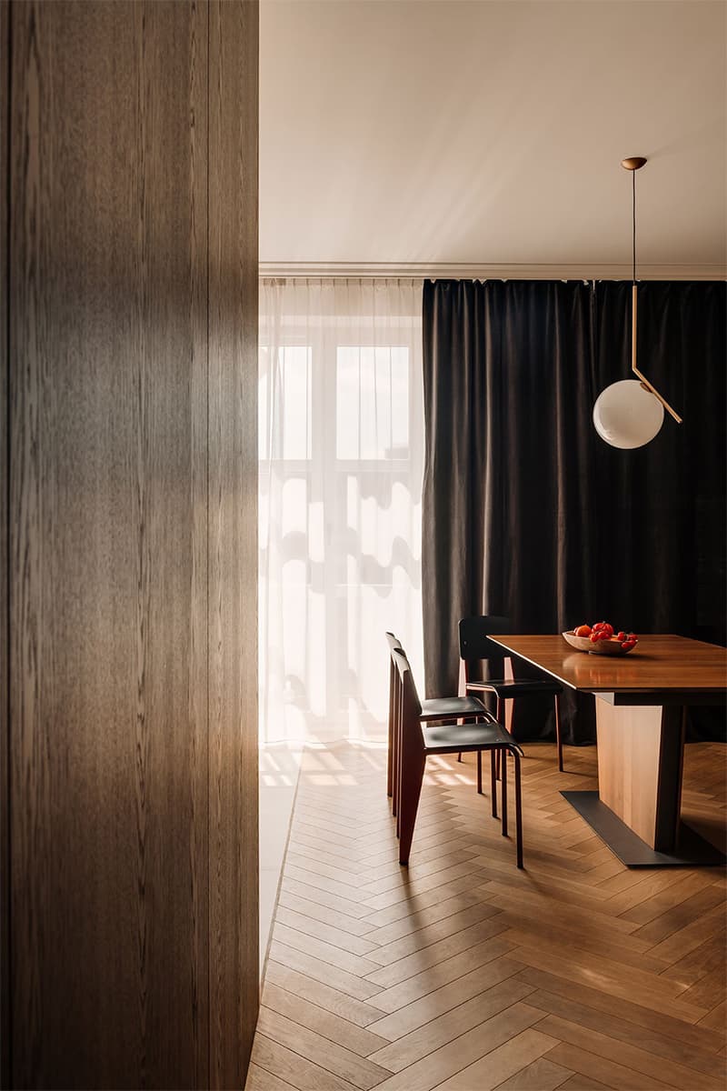 Сбалансированный интерьер с деревянными акцентами – проект Екатерины Третьяковой