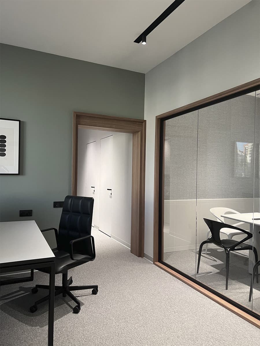 Преображение компактного офиса в центре Екатеринбурга – проект Екатерины Елизаровой