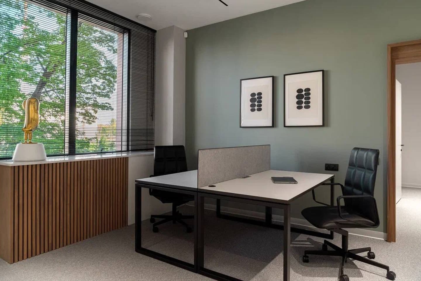 Преображение компактного офиса в центре Екатеринбурга – проект Екатерины Елизаровой