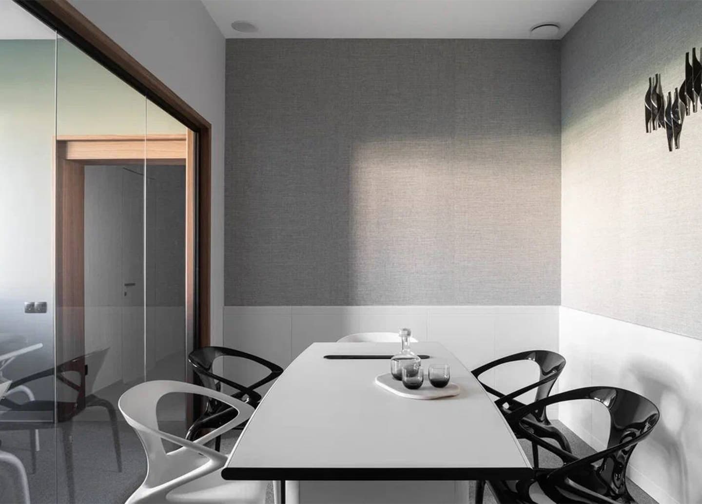 Преображение компактного офиса в центре Екатеринбурга – проект Екатерины Елизаровой