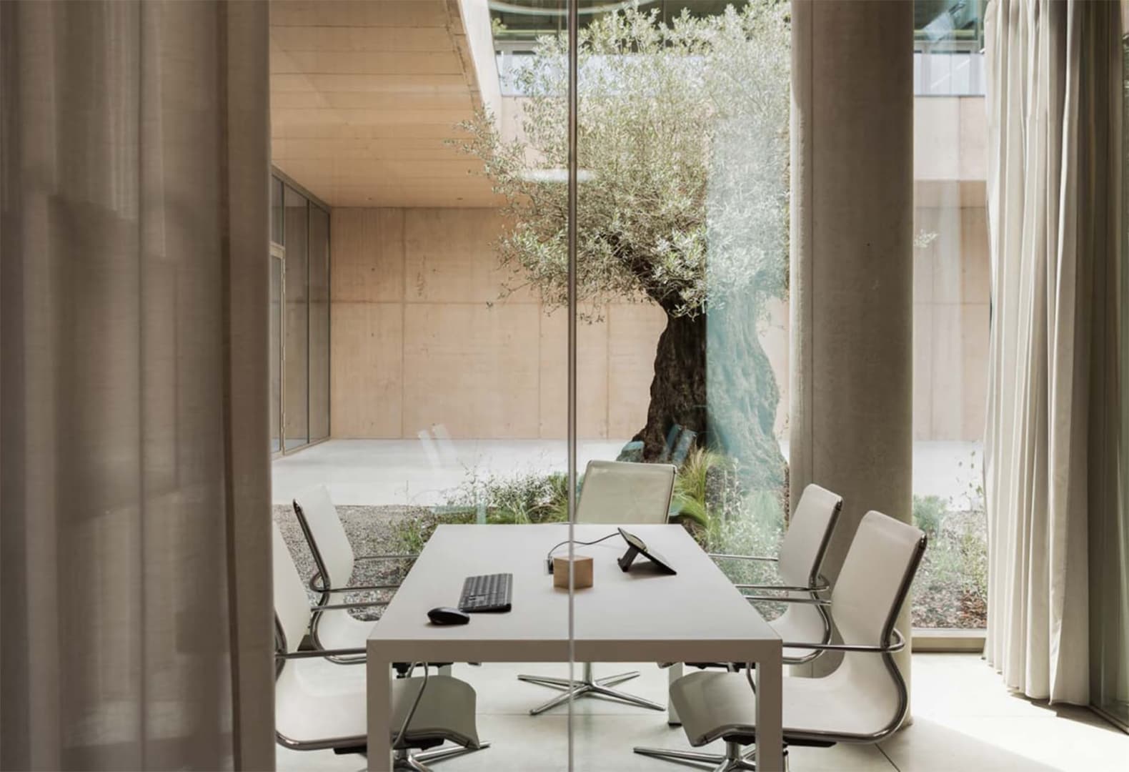 Внутренние пространства фабрики. Фото: © Andrea Ferrari