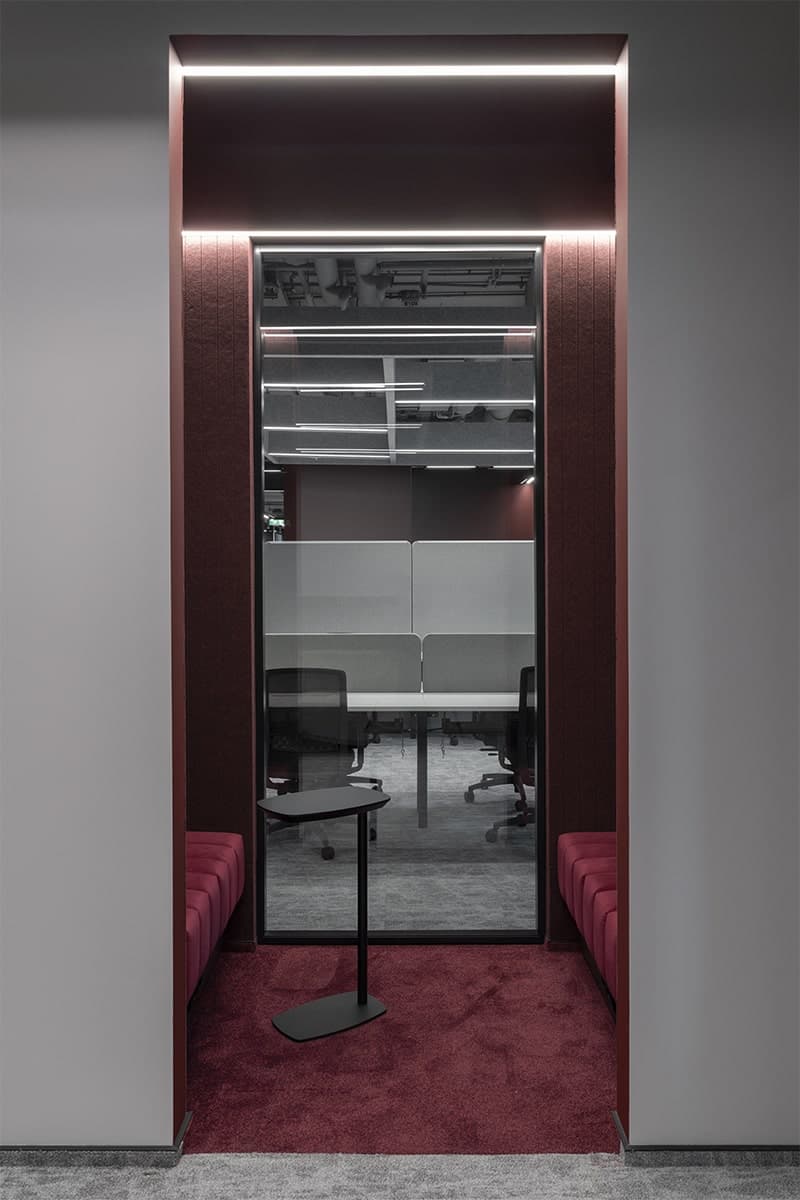 Многоцветный интерьер семиэтажного технологичного офиса в Москве – проект архитектурного бюро T+T Architects