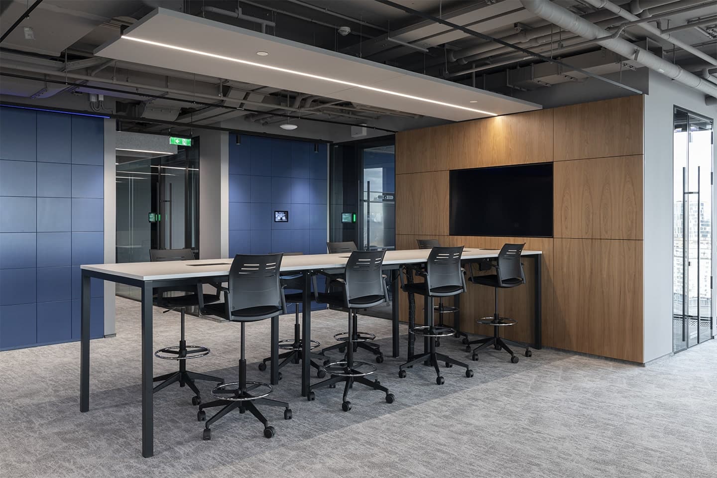 Многоцветный интерьер семиэтажного технологичного офиса в Москве – проект архитектурного бюро T+T Architects