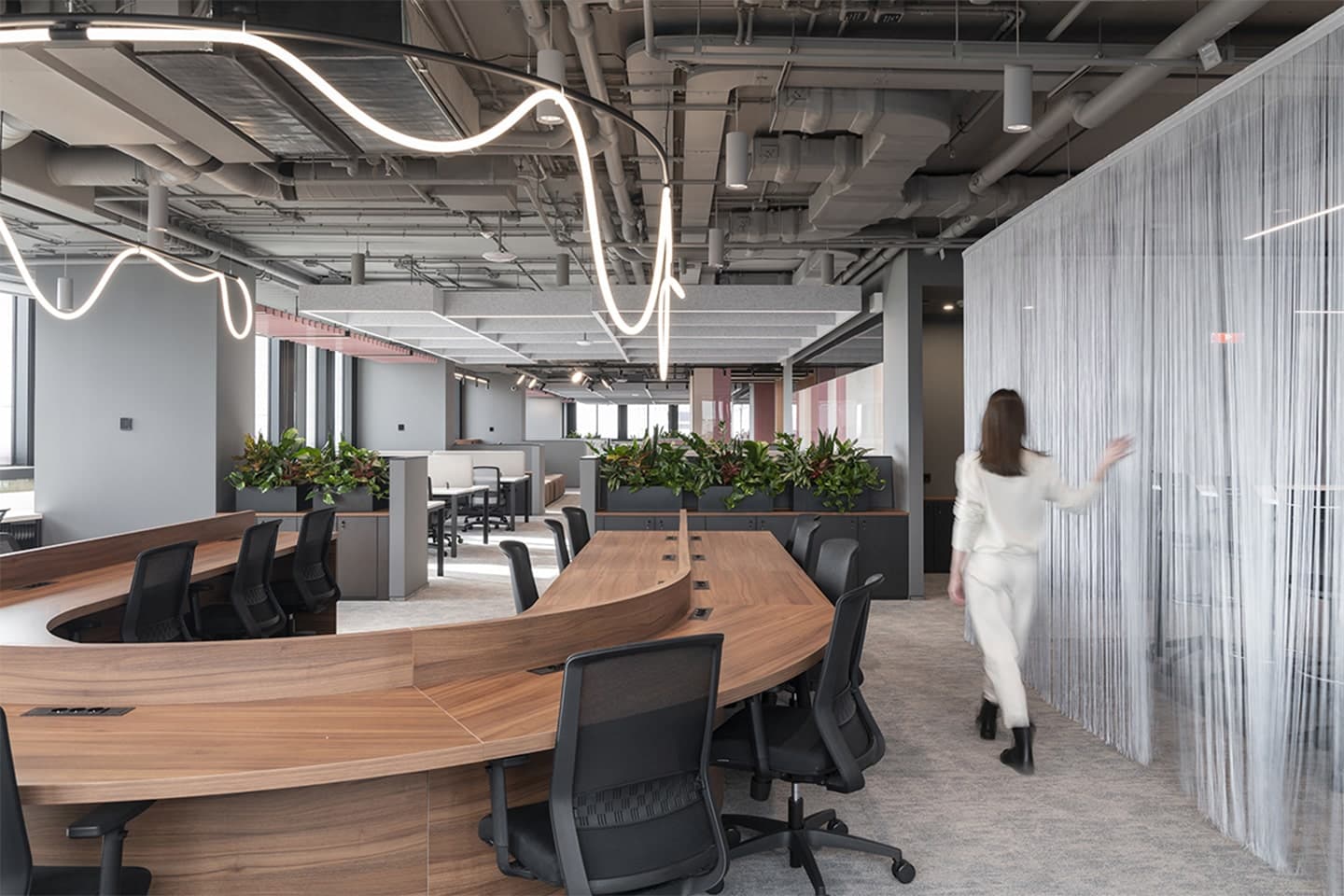 Многоцветный интерьер семиэтажного технологичного офиса в Москве – проект архитектурного бюро T+T Architects