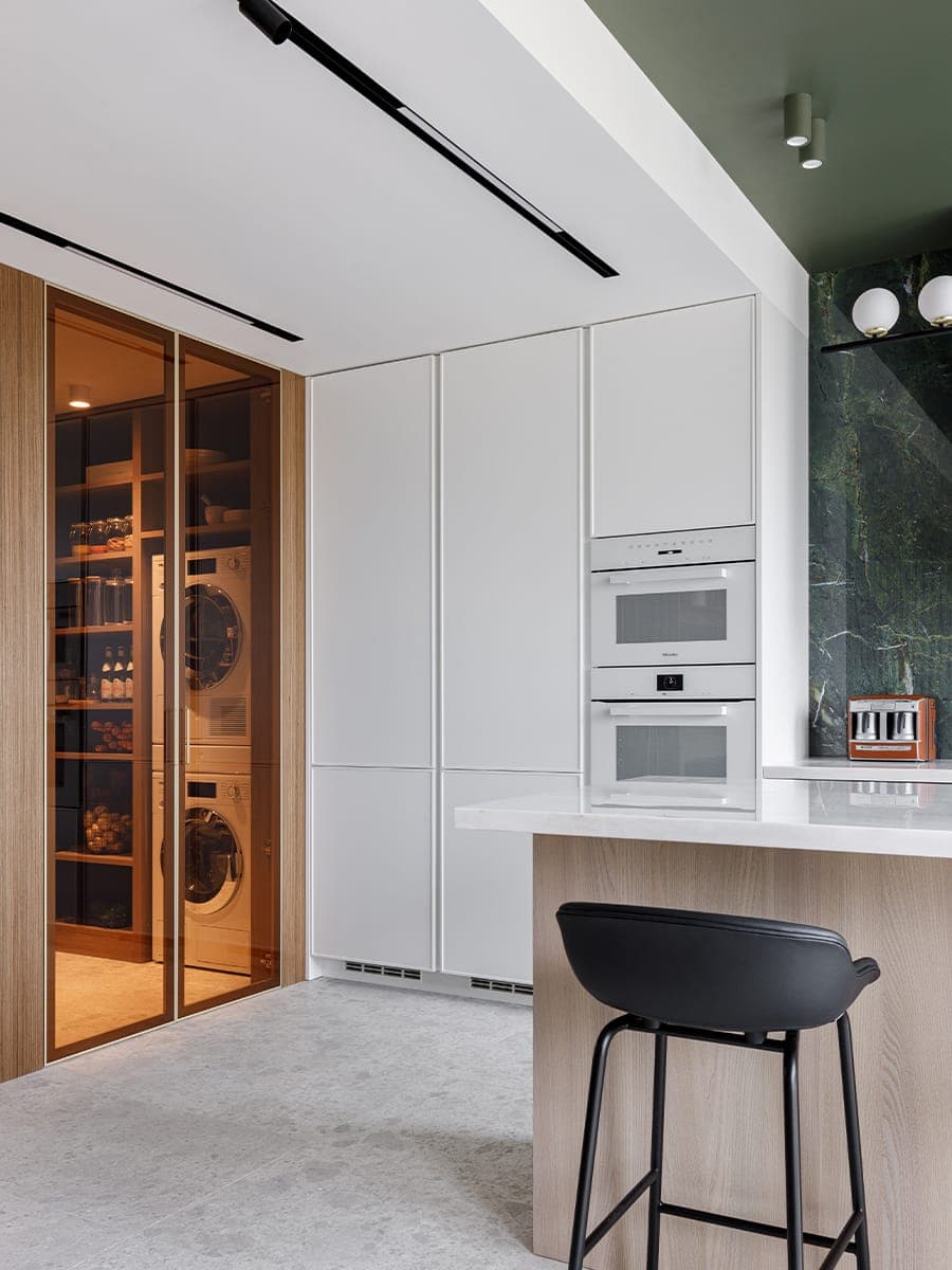 От изумрудного до оливкового: все оттенки зеленого в интерьере московской квартиры — проект студии дизайна BALCON