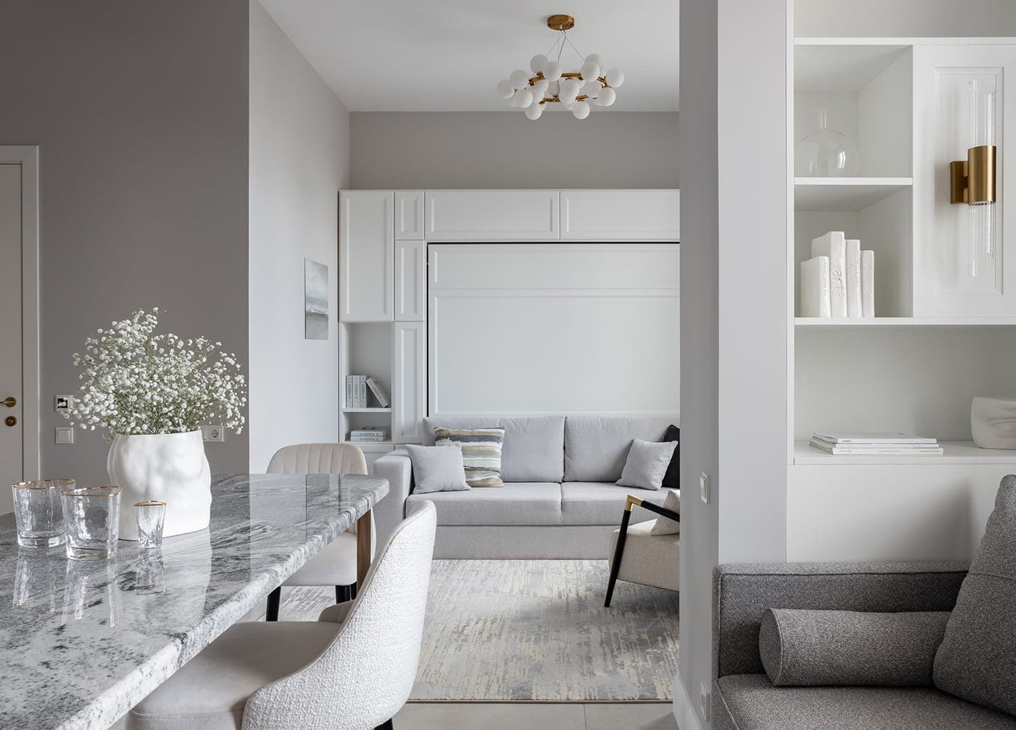 Утонченный интерьер компактной квартиры с трансформируемой мебелью – проект Ирины Ващенко