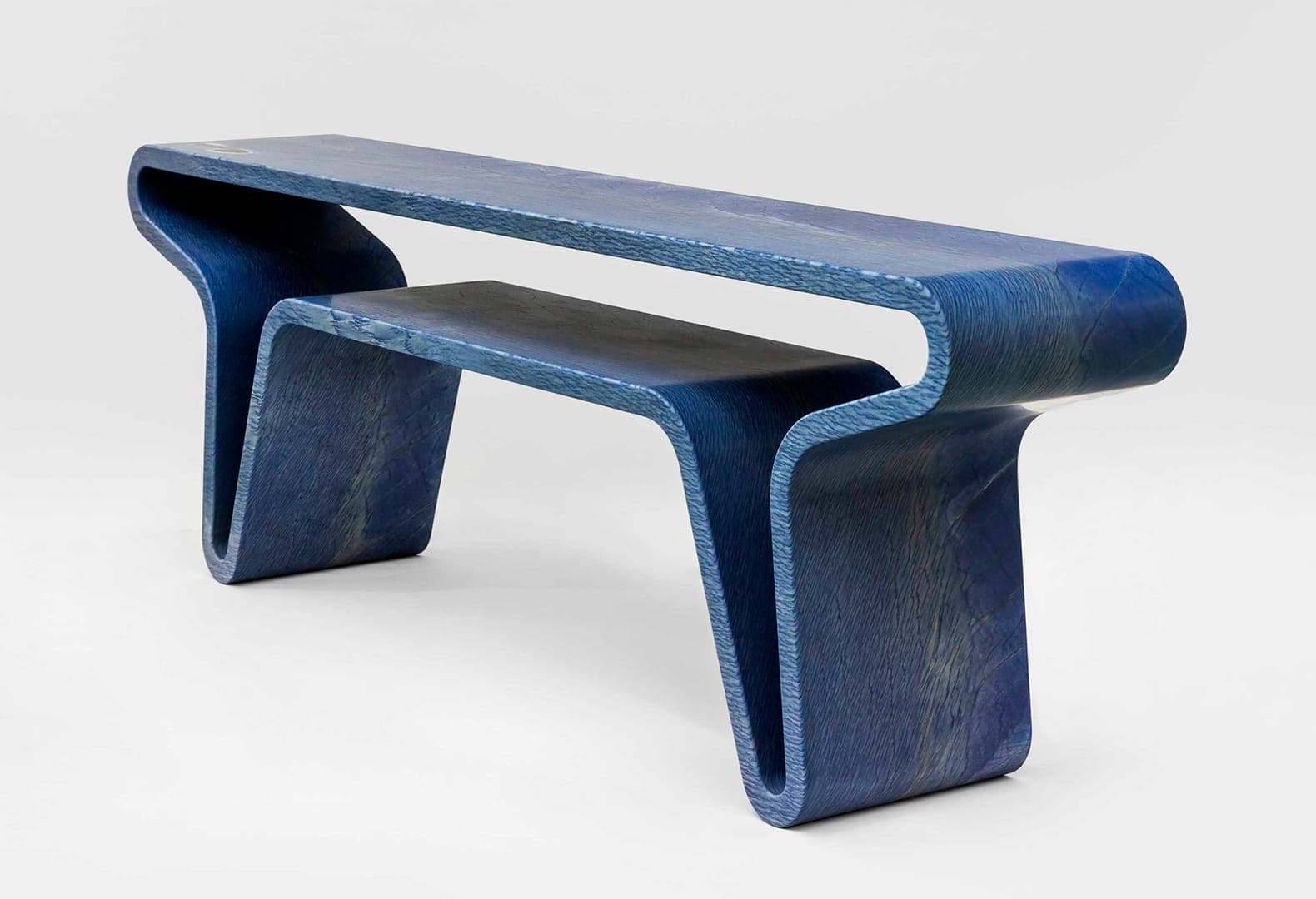 Extruded Ribbon Console. Фото: Paris Tavitian