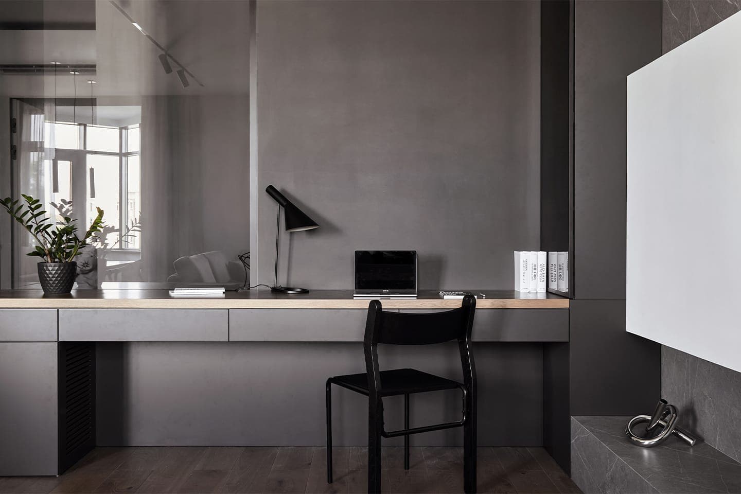 Графичный интерьер квартиры с небольшим кабинетом в гостиной — проект дизайн-бюро LINES