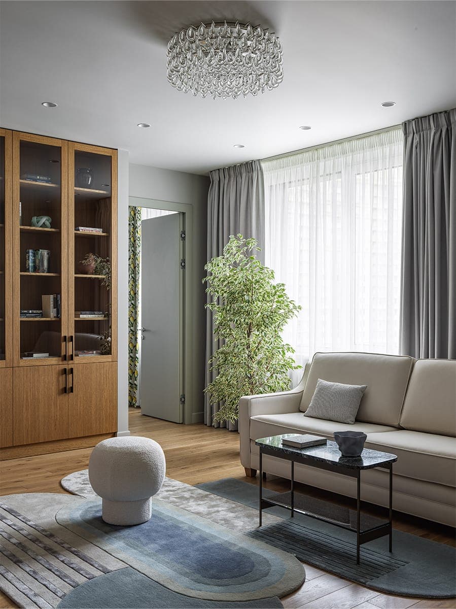 Сочный интерьер, вдохновленный красками летнего леса — проект архитектурного бюро Ксении Мезенцевой и дизайнера Юлии Красавцевой