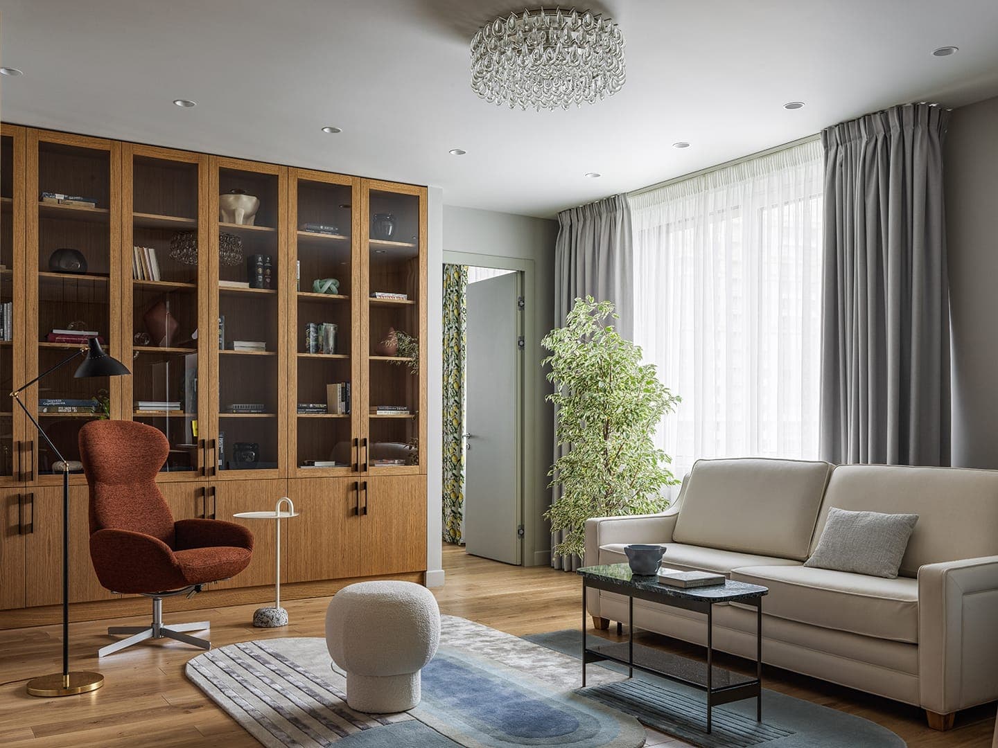 Сочный интерьер, вдохновленный красками летнего леса — проект архитектурного бюро Ксении Мезенцевой и дизайнера Юлии Красавцевой