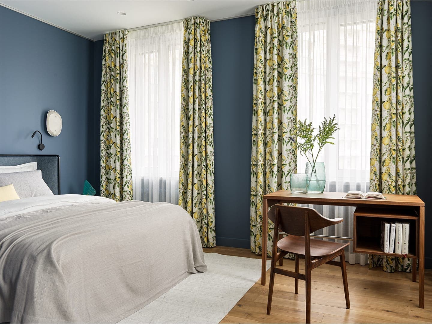 Сочный интерьер, вдохновленный красками летнего леса — проект архитектурного бюро Ксении Мезенцевой и дизайнера Юлии Красавцевой