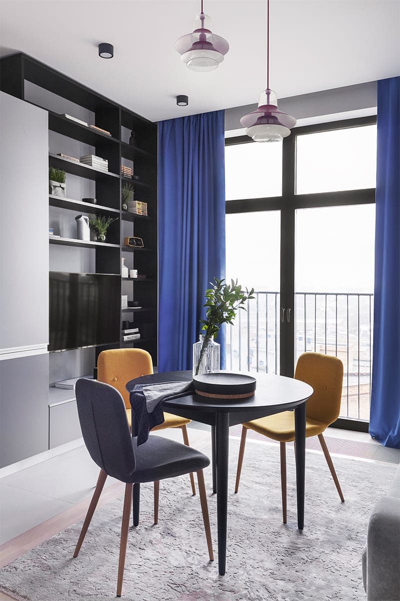 Яркие краски в интерьере квартиры для активной семьи с двумя детьми — проект студии «Точка дизайна»