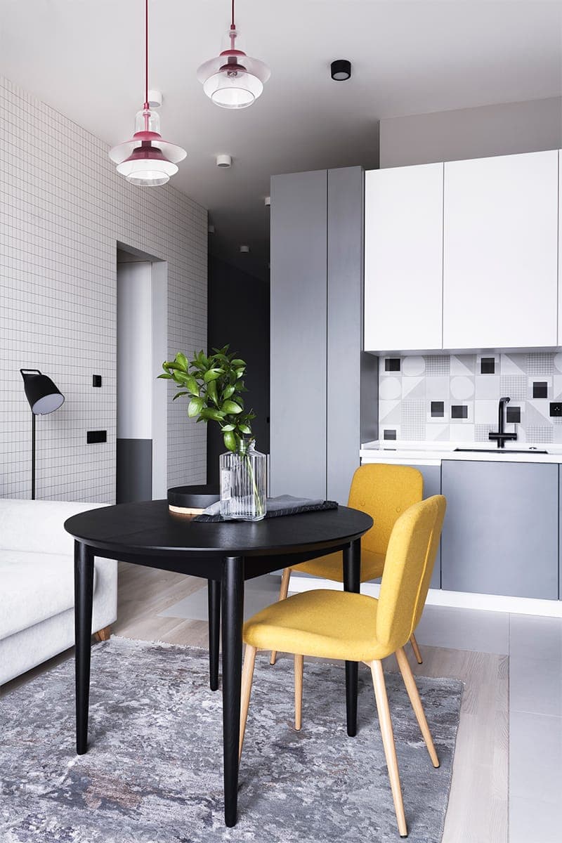 Яркие краски в интерьере квартиры для активной семьи с двумя детьми — проект студии «Точка дизайна»