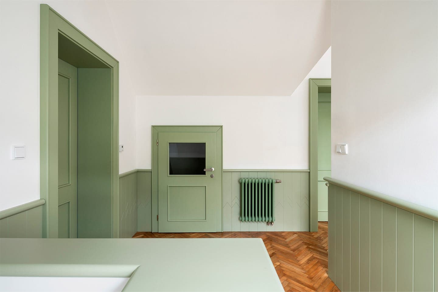 Вневременный интерьер загородного коттеджа в Праге — проект студии No Architects