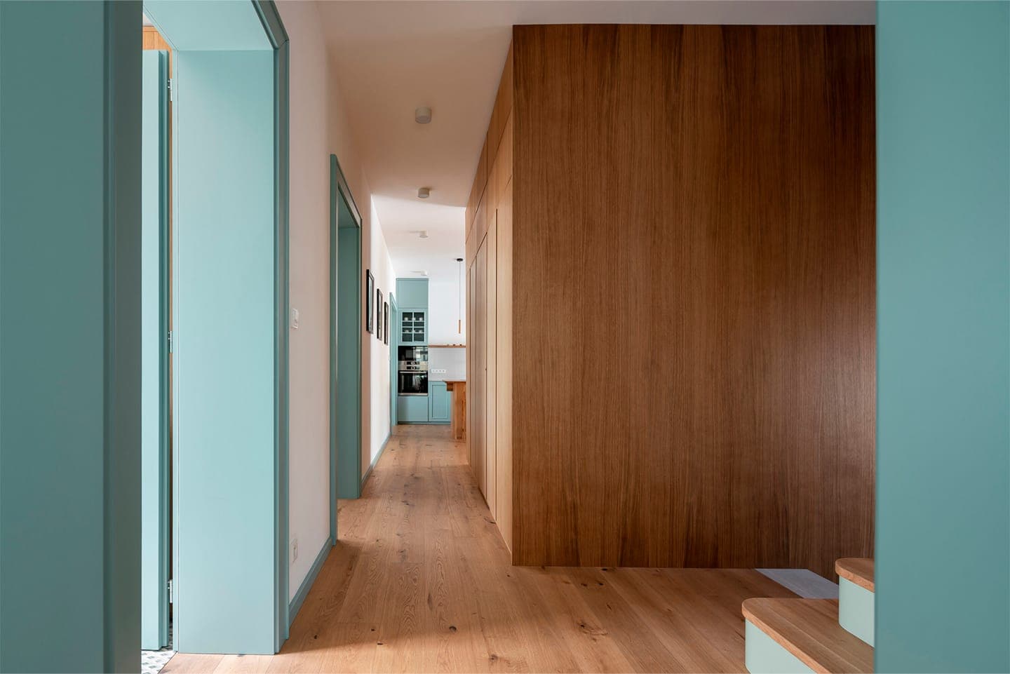 Вневременный интерьер загородного коттеджа в Праге — проект студии No Architects