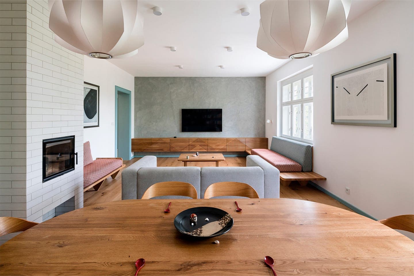 Вневременный интерьер загородного коттеджа в Праге — проект студии No Architects