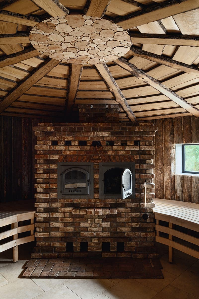 Природные оттенки и этнический декор в интерьере банного комплекса — проект Дмитрия Симонова