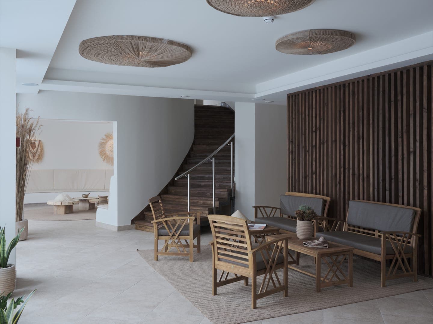 Природные оттенки и этнический декор в интерьере банного комплекса — проект Дмитрия Симонова