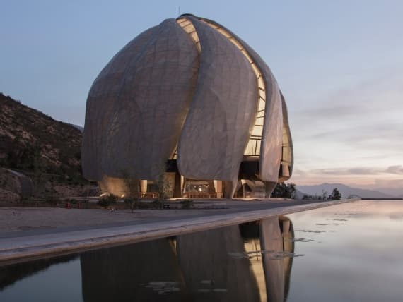 Hariri Pontarini Architects построили скульптурный храм в горах Чили Hariri Pontarini Architects построили скульптурный храм в горах Чили