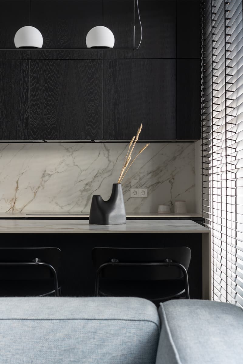 Динамичный интерьер квартиры с мягкой игрой света и тени — проект bureau SLOVO