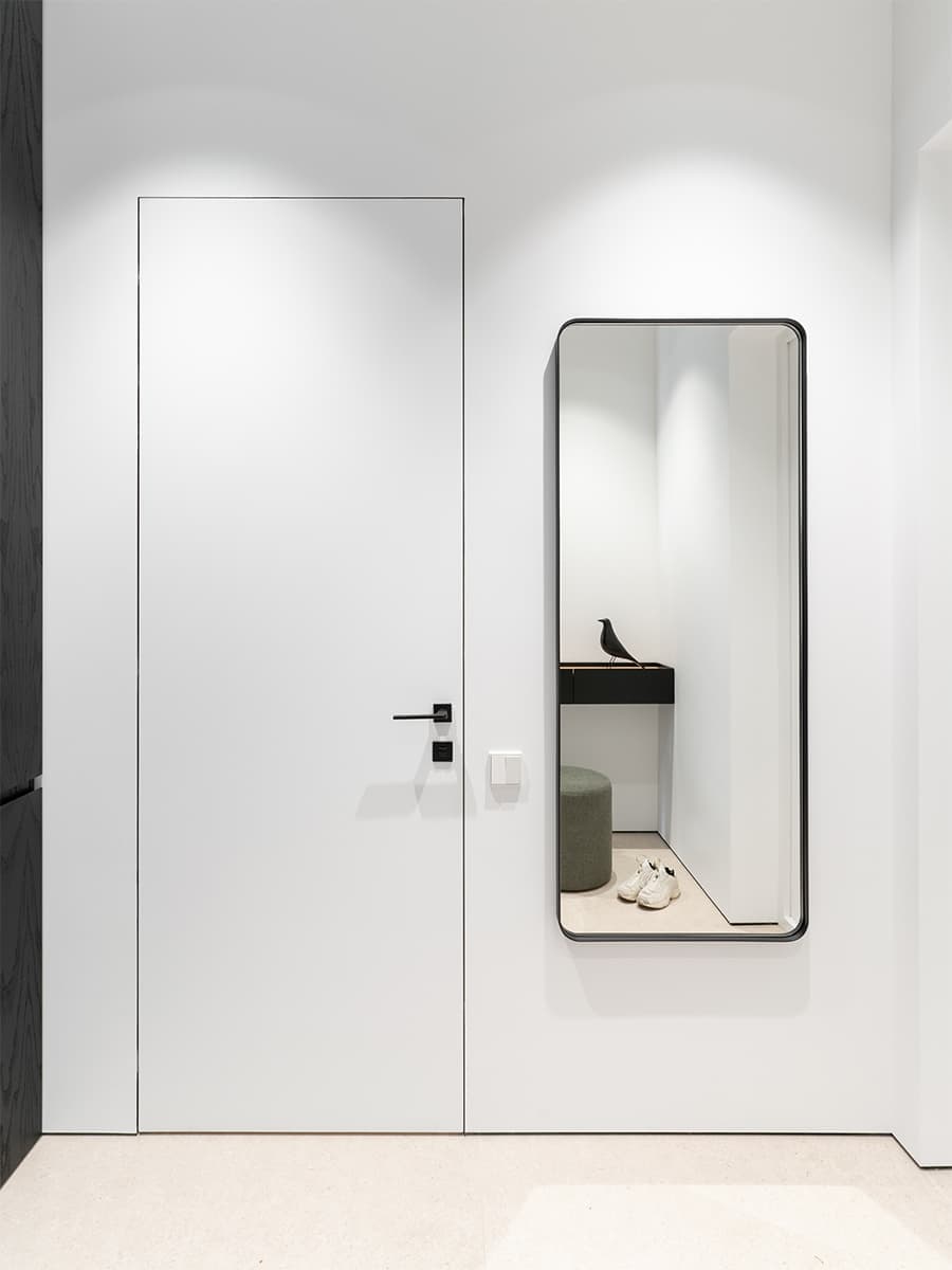 Динамичный интерьер квартиры с мягкой игрой света и тени — проект bureau SLOVO