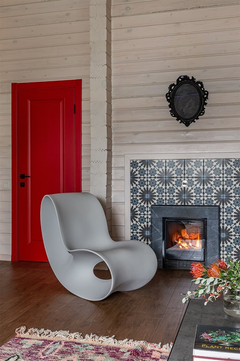 Теплый интерьер банного дома с яркими деталями — проект Кати Аболониной